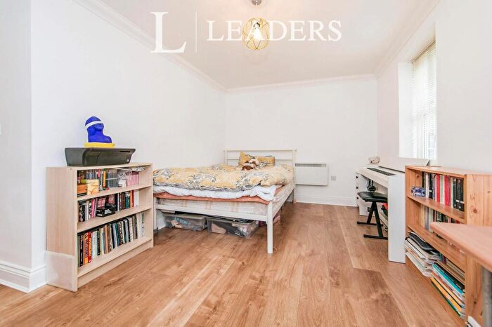 2 Bedroom Apartment To Rent In Groves Close, Colchester, CO4