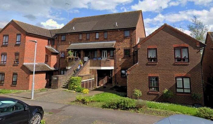 2 Bedroom Property To Rent In Pankhurst Place, Brocklesbury Close, Watford, WD24