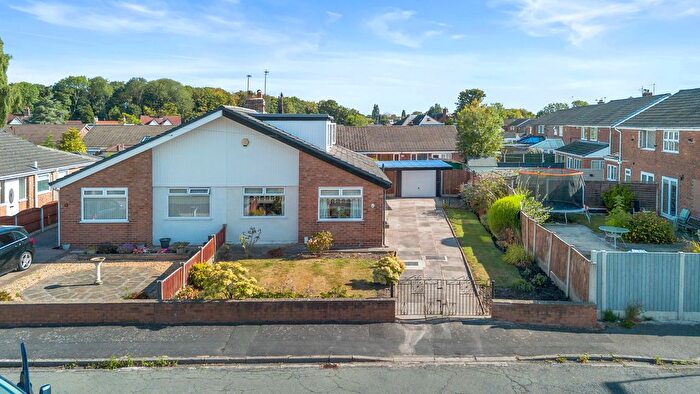 3 Bedroom Semi-detached Bungalow For Sale In Walkers Lane, Penketh, WA5
