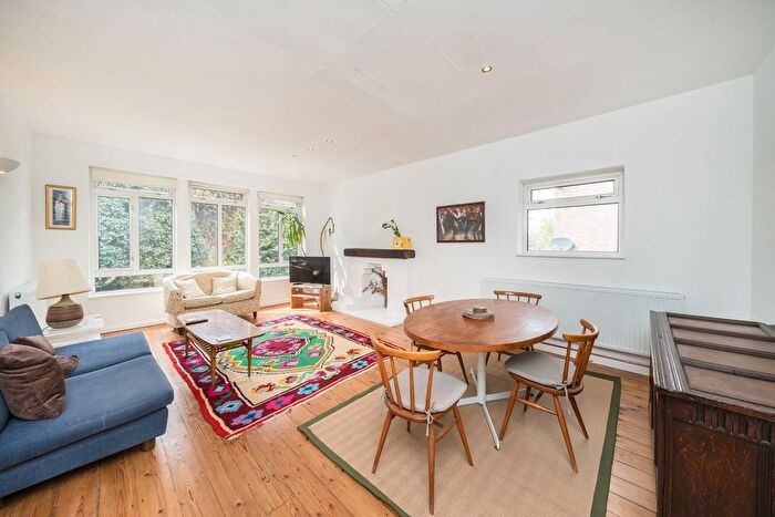 2 Bedroom Flat To Rent In Cubitt Terrace, Clapham, SW4