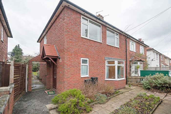 2 Bedroom Semi-detached House To Rent In Howsman Road, London, SW13