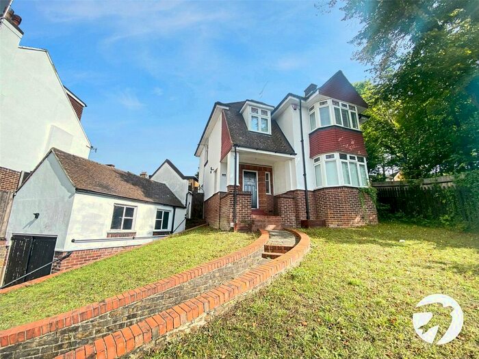 3 Bedroom Detached House To Rent In Maidstone Road, Chatham, Kent, ME4