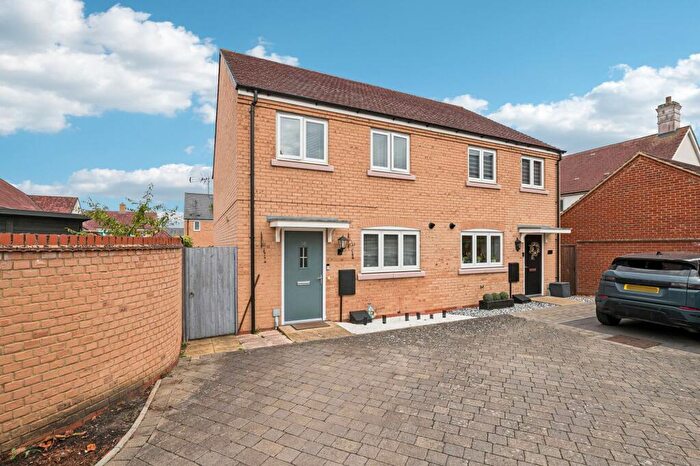 3 Bedroom Semi-Detached House For Sale In Alder Wynd, Silsoe, MK45