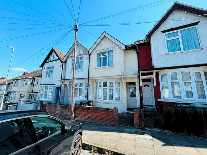 3 Bedroom House To Rent In Burch Road, Northfleet, DA11