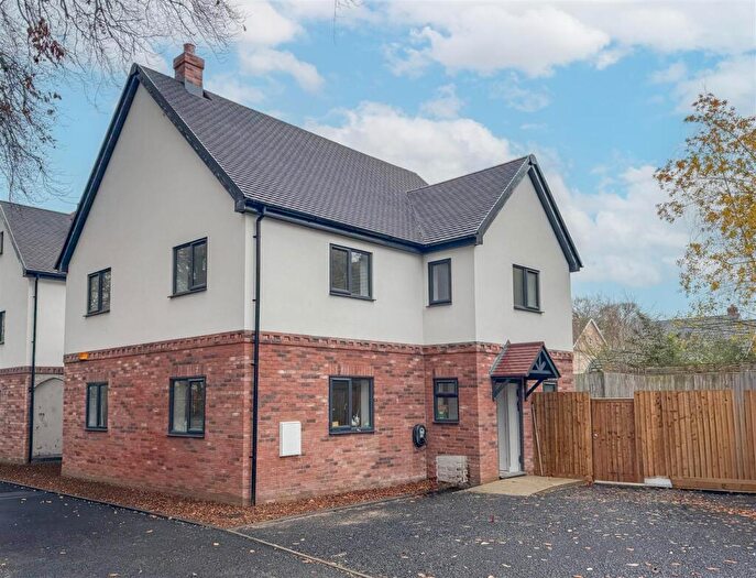 4 Bedroom Detached House For Sale In Kingsbridge Way, Kennett, CB8