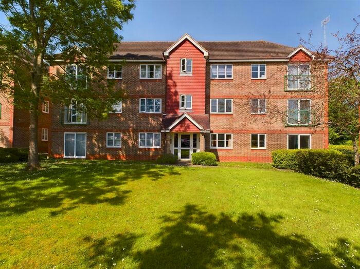 2 Bedroom Flat To Rent In Fenchurch Road, Maidenbower, Crawley, RH10