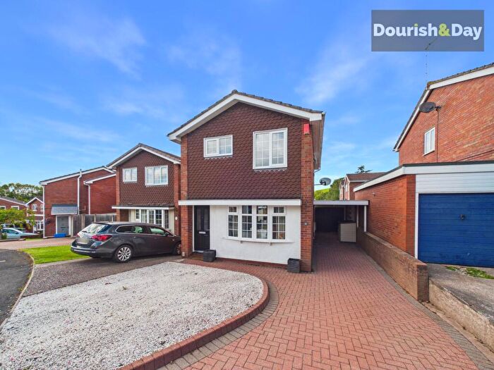 3 Bedroom Link Detached House For Sale In Delamere Lane, Stafford, ST17
