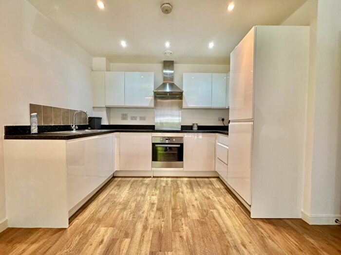 1 Bedroom Flat To Rent In Pennant House, Cross Street, PO1