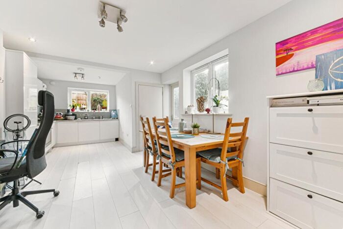 2 Bedroom Flat To Rent In Darlington Road London, SE27