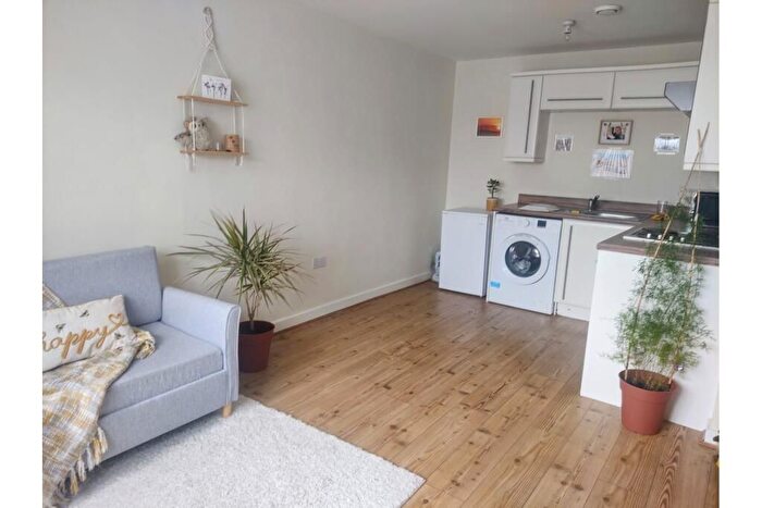 1 Bedroom Flat For Sale In Peel Close, Verwood, BH31