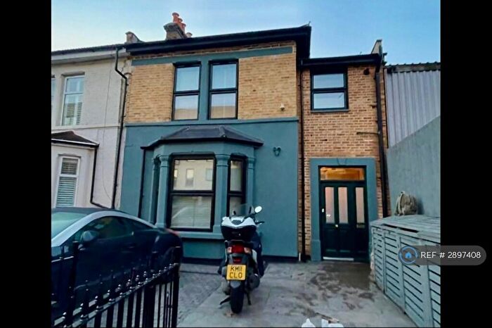 1 Bedroom Flat To Rent In High Road Leyton, London, E10