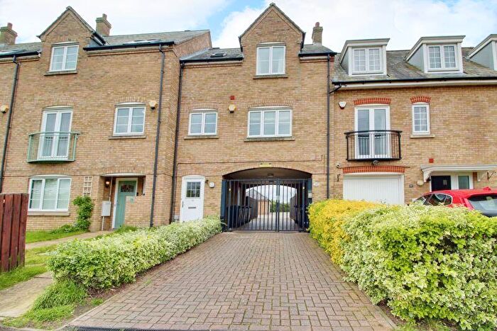 2 Bedroom Town House To Rent In Coneygeare Court, St. Neots, PE19