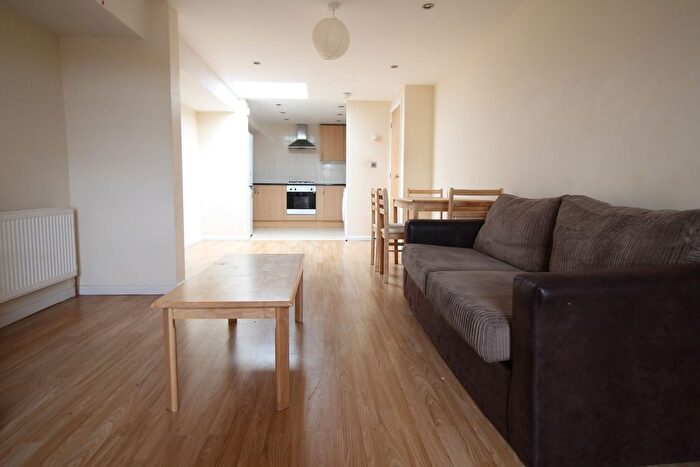 3 Bedroom Flat To Rent In Headstone Road, HA1