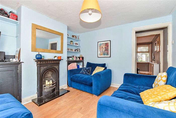 2 Bedroom End Terrace House For Sale In Woodside Road, Tonbridge, Kent, TN9