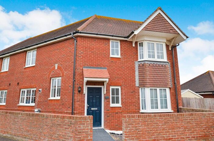 4 Bedroom Semi-Detached House To Rent In Hayward Place, Bracklesham Bay, PO20