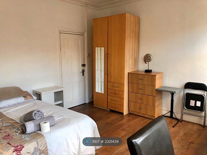 2 Bedroom Flat To Rent In Biscay Road, London, W6