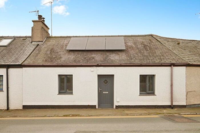 2 Bedroom Terraced House For Sale In Efailnewydd, Pwllheli, Gwynedd, LL53