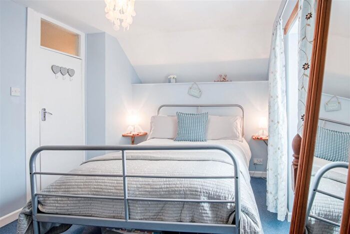 2 Bedroom Cottage For Sale In St. Johns Hill, Tenby, SA70