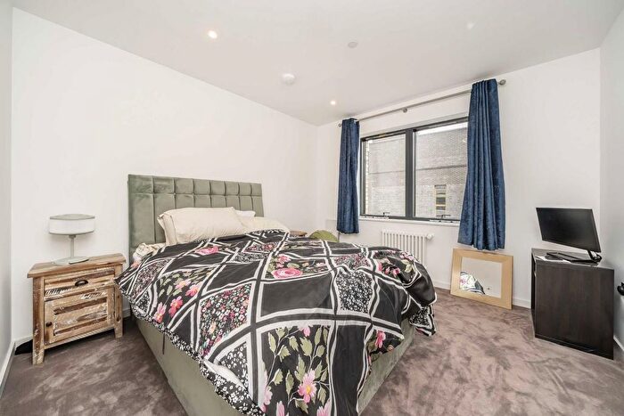 2 Bedroom Flat To Rent In Bradshaw Yard, Brentford, TW8