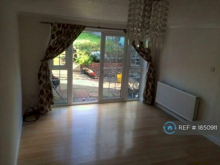 3 Bedroom Semi-Detached House To Rent In Frescade Crescent, Basingstoke, RG21