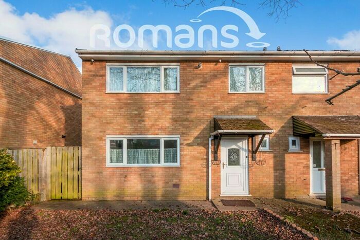 3 Bedroom Terraced House To Rent In Oxford Road, GU47