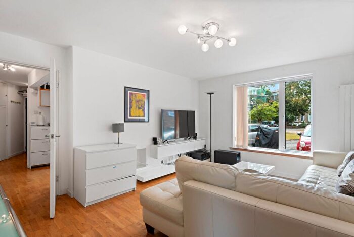 2 Bedroom Flat To Rent In Abbotts Close, Alwyne Road, N1