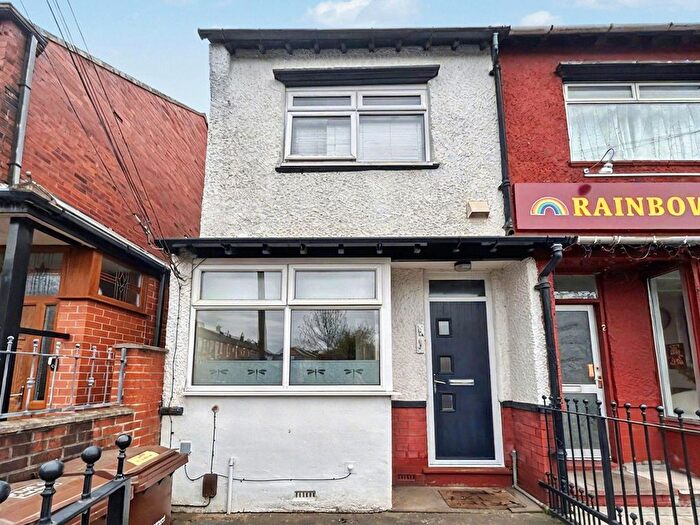2 Bedroom Semi Detached House For Sale In First Avenue, Wakefield, West Yorkshire, WF1