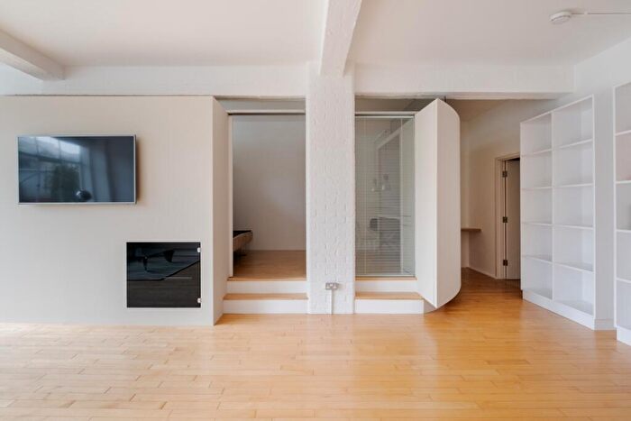 2 Bedroom Apartment To Rent In Saffron Hill, Epc:D, EC1N
