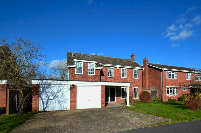 4 Bedroom Detached House For Sale In St James Road, Little Paxton, PE19