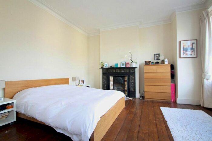 3 Bedroom Property To Rent In Honeybrook Road, Balham, London, SW12