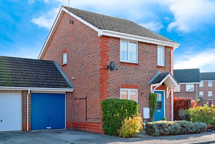 3 Bedroom Detached House For Sale In Aire Close, Brough, HU15