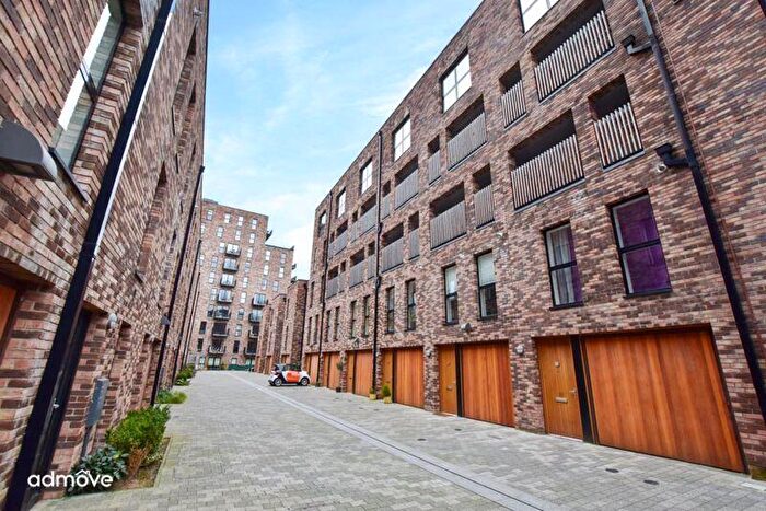 2 Bedroom Town House To Rent In Townhouse With Integral Garage, Lockgate Mews, Ancoats, M4