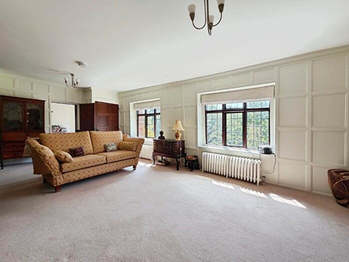 2 Bedroom Retirement Property For Sale In Mortimer Drive, Romsey, Hampshire, SO51