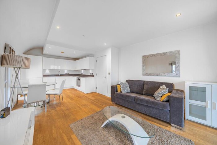 2 Bedroom Flat To Rent In Love Lane Woolwich, SE18