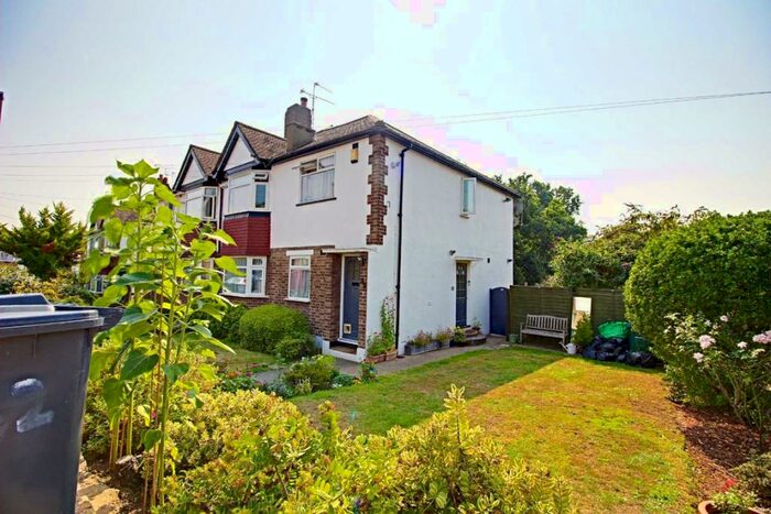 2 Bedroom Flat To Rent In Cardrew Close, Cardrew Close, N12