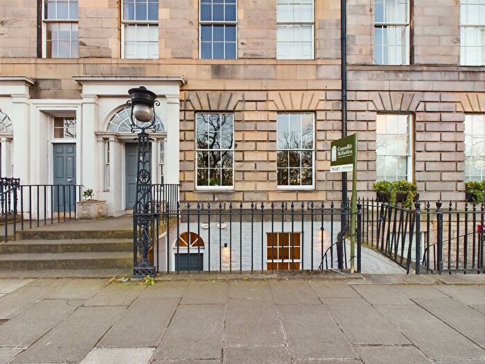 2 Bedroom Flat To Rent In Queen Street, New Town, Edinburgh, EH2