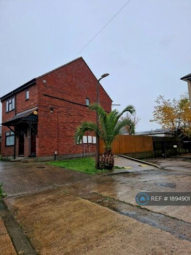 1 Bedroom Maisonette To Rent In Queens Gardens, Rainham, RM13