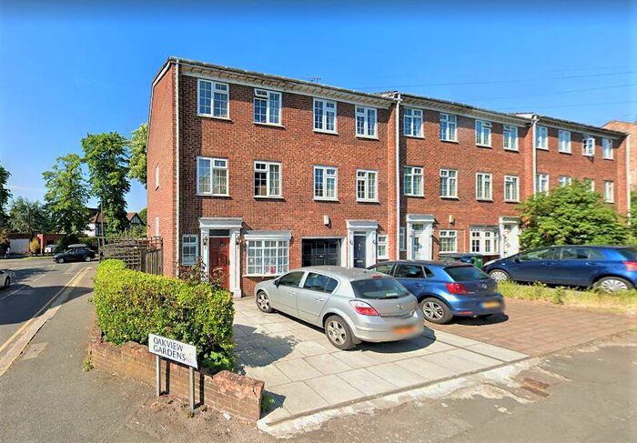 4 Bedroom Semi-Detached House To Rent In Oakview Gardens, Finchley, N2