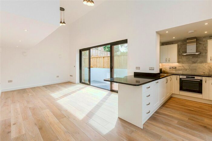 2 Bedroom Semi-Detached House To Rent In Meridian Road, Redland, Bristol, BS6