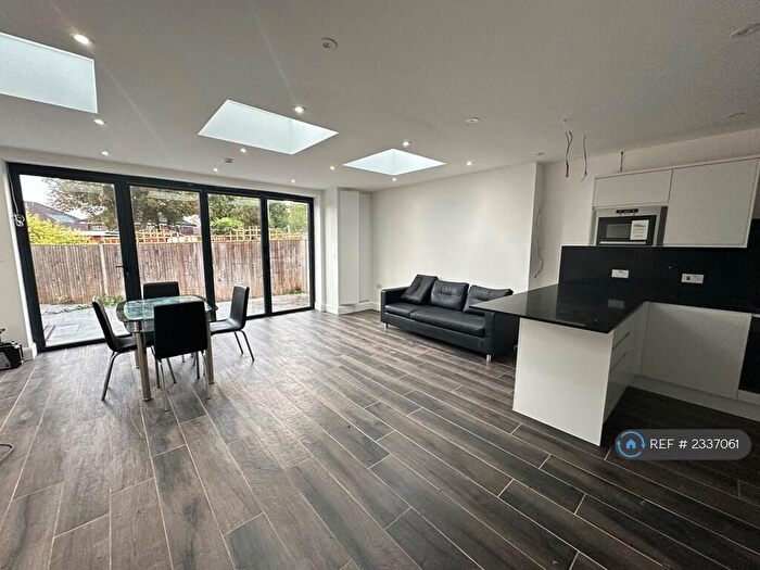 5 Bedroom Semi-Detached House To Rent In South Way, Croydon, West Wickam, Shirley, Beckenham, Crystal Pa, CR0