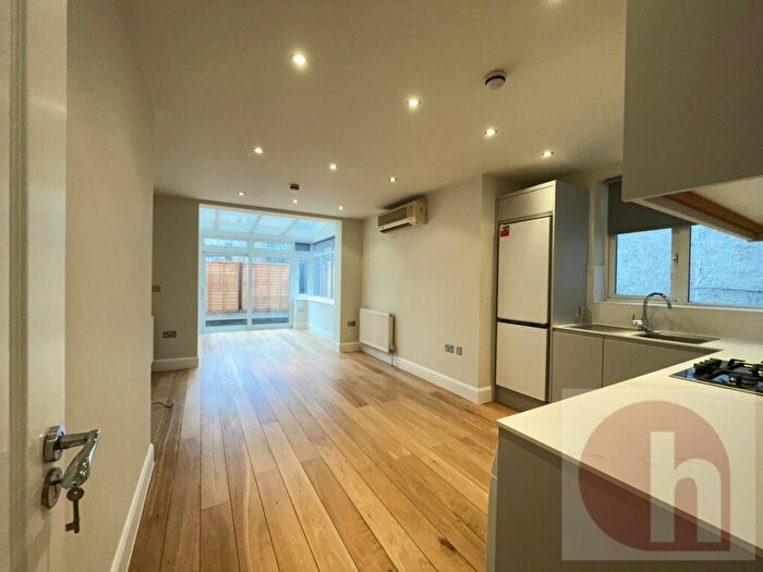 2 Bedroom Flat To Rent In Denehurst Gardens, Hendon, NW4