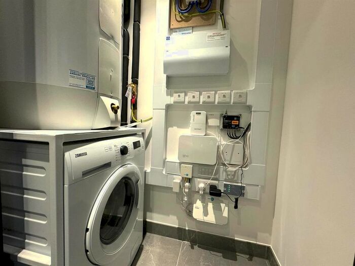 1 Bedroom Flat To Rent In Eden Grove, Staines, TW18