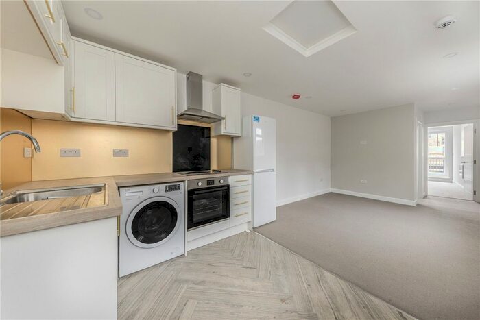 1 Bedroom Flat To Rent In Coombe Lane, Raynes Park, SW20