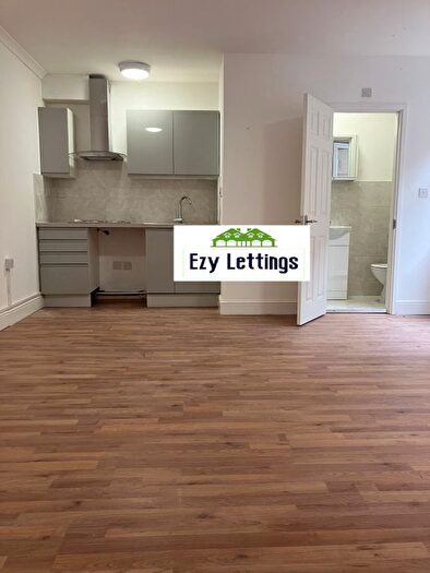 Studio To Rent In Bensham Grove, Thornton Heath, CR7