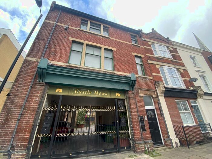 2 Bedroom Flat To Rent In Castle Way, SO14