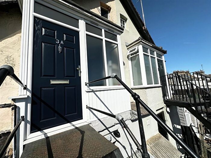 3 Bedroom Maisonette To Rent In Echo Square, Gravesend, Kent, DA12