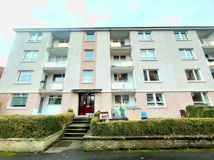 2 Bedroom Flat To Rent In Woodford Street, Shawlands, G41
