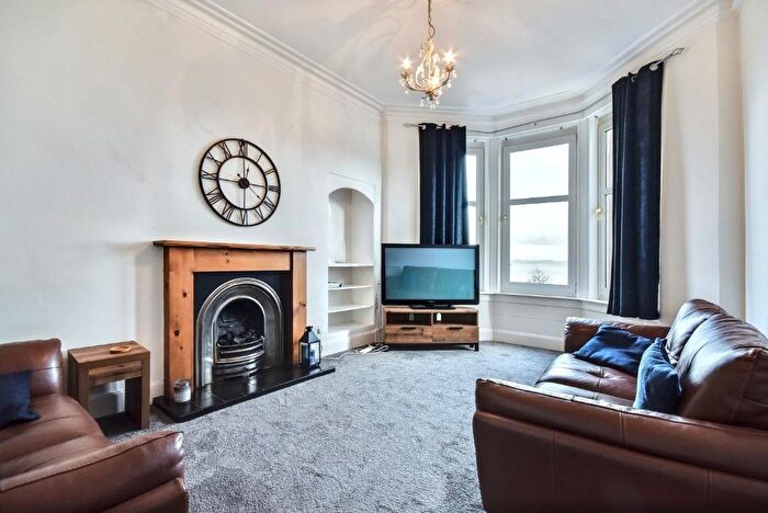 2 Bedroom Flat To Rent In Royal Street, Inverclyde, Gourock, PA19