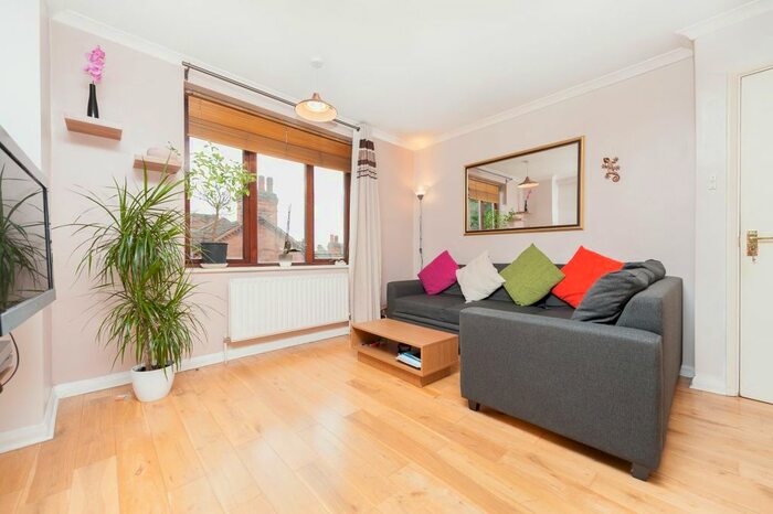 1 Bedroom Flat To Rent In Alfoxton Avenue, London, N15