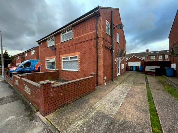 3 Bedroom Semi-Detached House To Rent In Foredyke Avenue, Hull, HU7